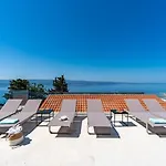 别墅 Atopos With Heated Private Pool, 5 Bedrooms, Cinema Room, Panoramic Sea Views