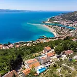 Atopos With Heated Private Pool, 5 Bedrooms, Cinema Room, Panoramic Sea Views * 奥米什