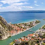 Atopos With Heated Private Pool, 5 Bedrooms, Cinema Room, Panoramic Sea Views