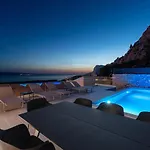 别墅 Atopos With Heated Private Pool, 5 Bedrooms, Cinema Room, Panoramic Sea Views 奥米什