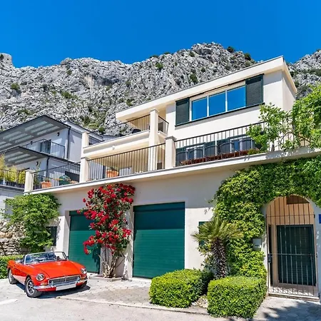 New! Atopos With Heated Private Pool, 5 Bedrooms, Cinema Room, Panoramic Sea Views *