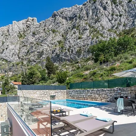 New! Atopos With Heated Private Pool, 5 Bedrooms, Cinema Room, Panoramic Sea Views *