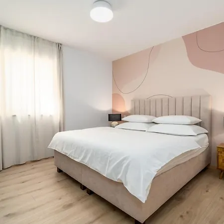 New! Atopos With Heated Private Pool, 5 Bedrooms, Cinema Room, Panoramic Sea Views Vila Omiš