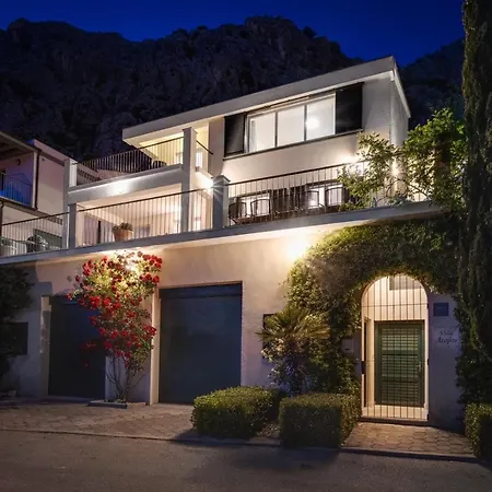 Atopos With Heated Private Pool, 5 Bedrooms, Cinema Room, Panoramic Sea Views 奥米什