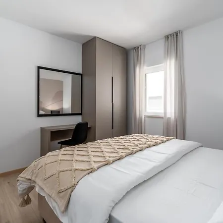 Vila New! Atopos With Heated Private Pool, 5 Bedrooms, Cinema Room, Panoramic Sea Views *