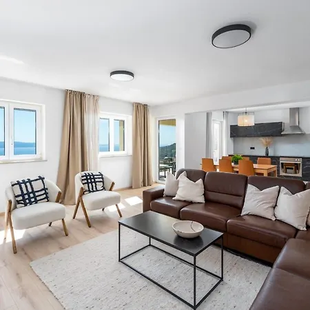 New! Atopos With Heated Private Pool, 5 Bedrooms, Cinema Room, Panoramic Sea Views *