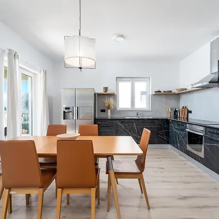 Atopos With Heated Private Pool, 5 Bedrooms, Cinema Room, Panoramic Sea Views