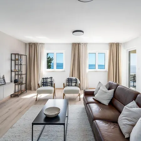 Atopos With Heated Private Pool, 5 Bedrooms, Cinema Room, Panoramic Sea Views Omiš