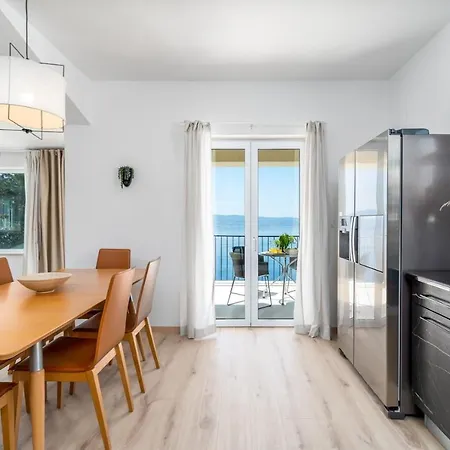 New! Atopos With Heated Private Pool, 5 Bedrooms, Cinema Room, Panoramic Sea Views Omiš