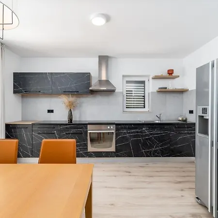 Atopos With Heated Private Pool, 5 Bedrooms, Cinema Room, Panoramic Sea Views Omiš