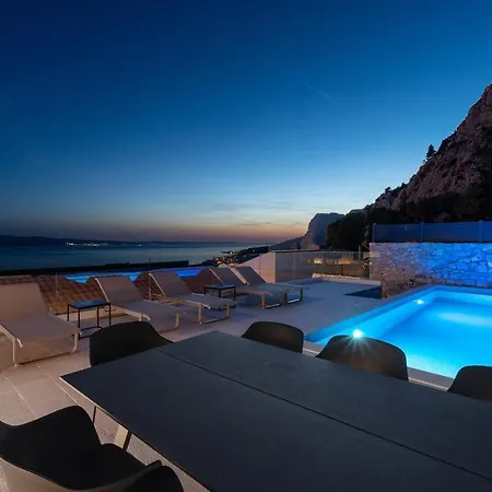 Villa Atopos With Heated Private Pool, 5 Bedrooms, Cinema Room, Panoramic Sea Views Omiš