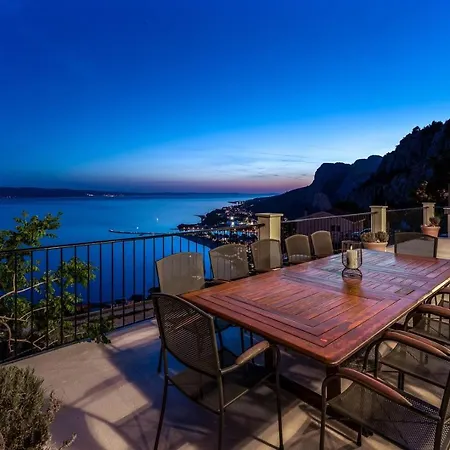 New! Atopos With Heated Private Pool, 5 Bedrooms, Cinema Room, Panoramic Sea Views *